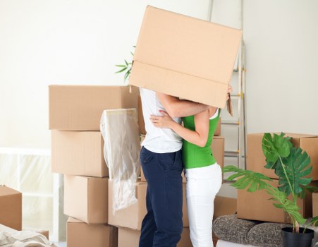 Local packing and unpacking assistance for Stepney businesses