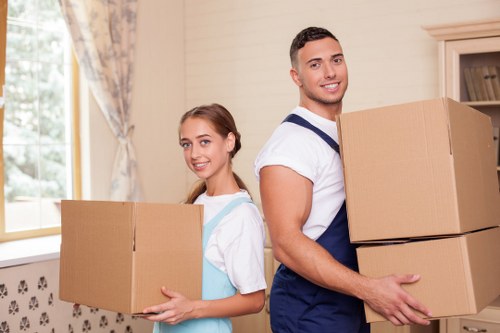 Urgent house move support in Stepney for flats and homes